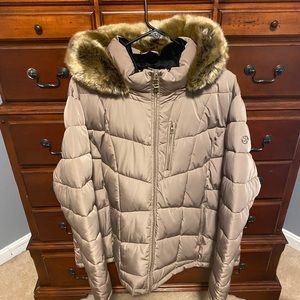 Women’s Calvin Klein Puffy Fur Coat 🧥 3XL
